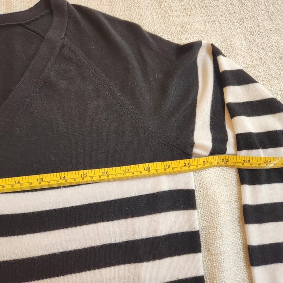 Ricki's Cashmere Blend V-Neck Sweater - Black/White Stripes - Sz M - EUC - Picture 6 of 7